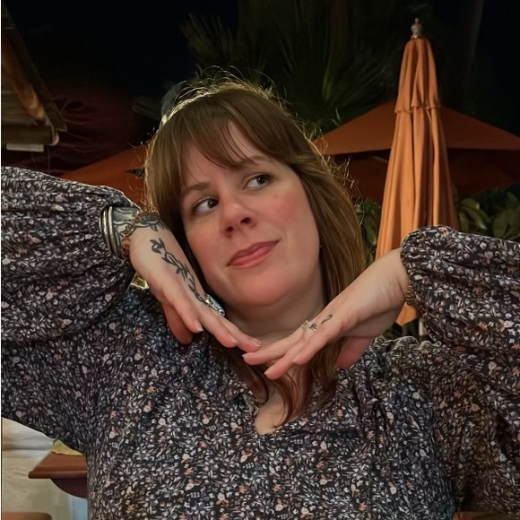 Meet your Posher, Violet - Picture 2 of 2